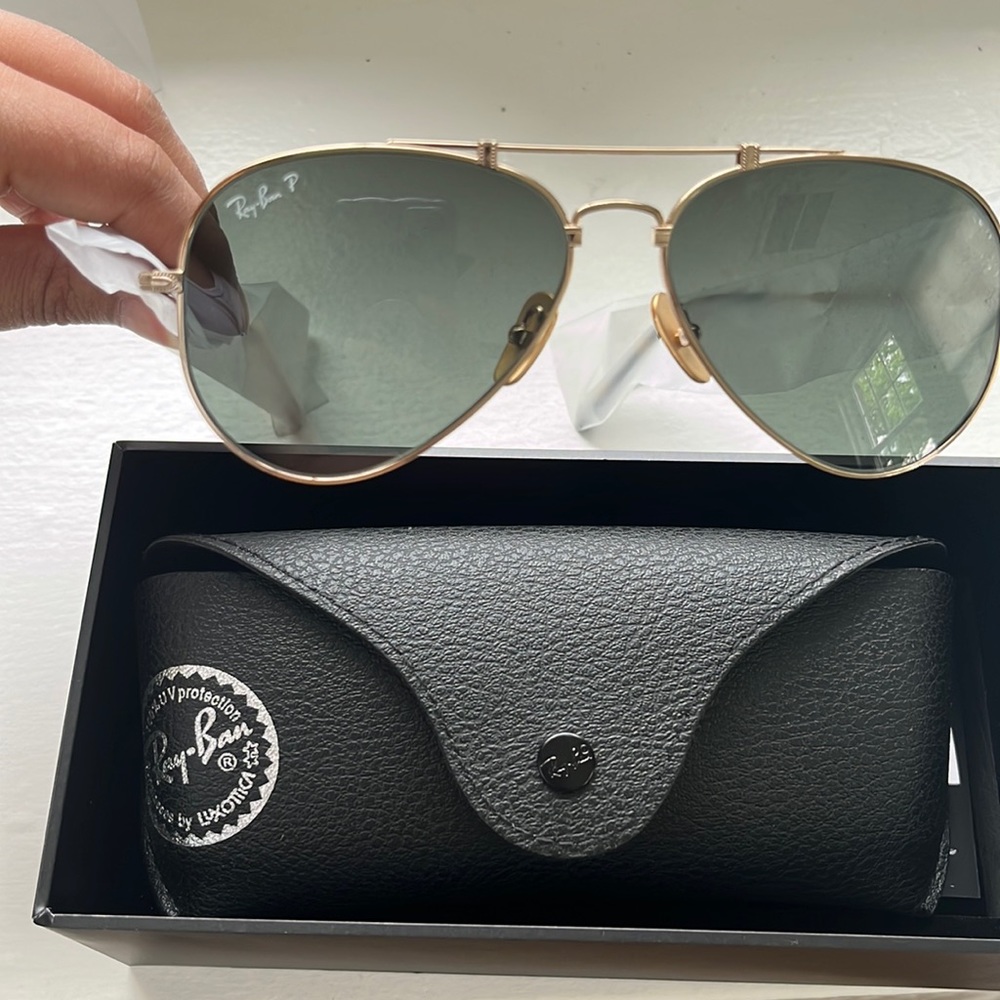 New in Box - Polarized Titanium Ray Ban Aviator 58mm - Gold Green
